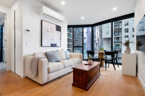 Modern Apt 100m fr Parkland w Pool, Gym and Wi-Fi